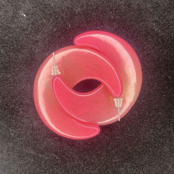 Retro Pink Crescent Moon Shaped Pierced Earrings - Picture 4 of 4